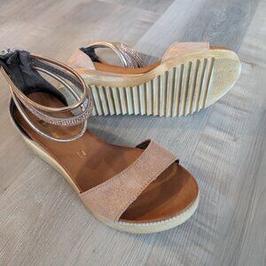 Browns Women’s Rose-Gold Leather Platform Sandals — Ankle Wrap - Size 7